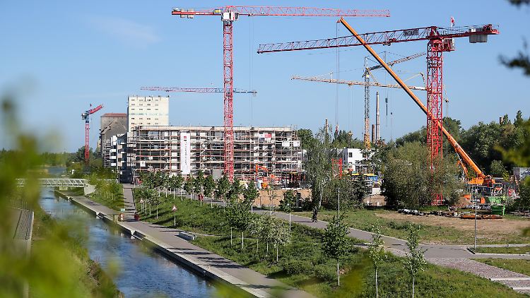 Das Auftragsniveau in der Baubranche ist trotz des Rückgangs in den ersten vier Monaten vergleichsweise hoch.