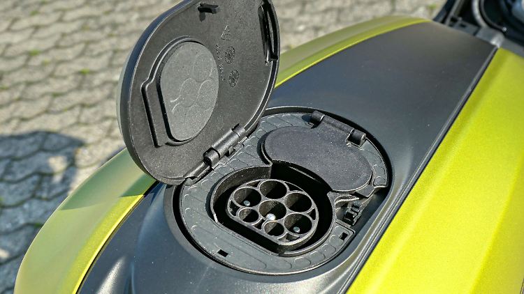 Anschluss für das Ladekabel befindet sich in der Livewire dort, wo bei gewöhnlichen Motorrädern der Tankdeckel ist.