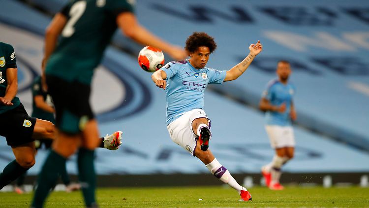 Sané wechselte 2016 vom FC Schalke nach Manchester, nun steht die Rückkehr nach Deutschland kurz bevor.