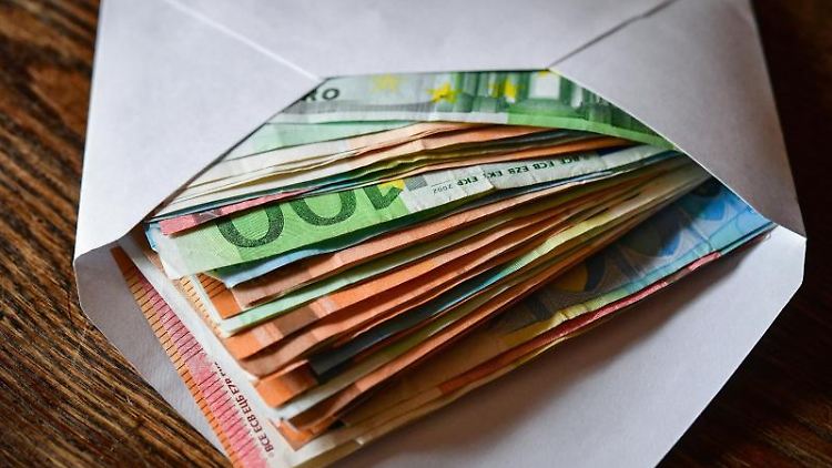 Im Schnitt haben Deutsche 1364 Euro Bargeld zu Hause oder im Schließfach.
