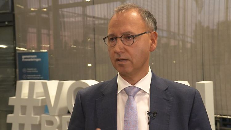 Bayer-Chef Baumann.JPG