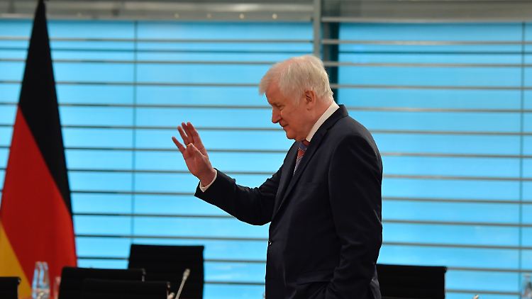 Seehofer rudert zurück - will aber die Debatte vorantreiben.
