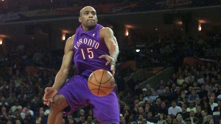 Vince Carter beim Slam-Dunk-Contest 2000, den er auf atemberaubende Art und Weise gewann.