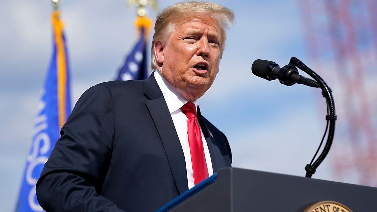 Kürzlich hatte Trump angeregt, die Tests zu verlangsamen, um unschöne Zahlen zu vermeiden.