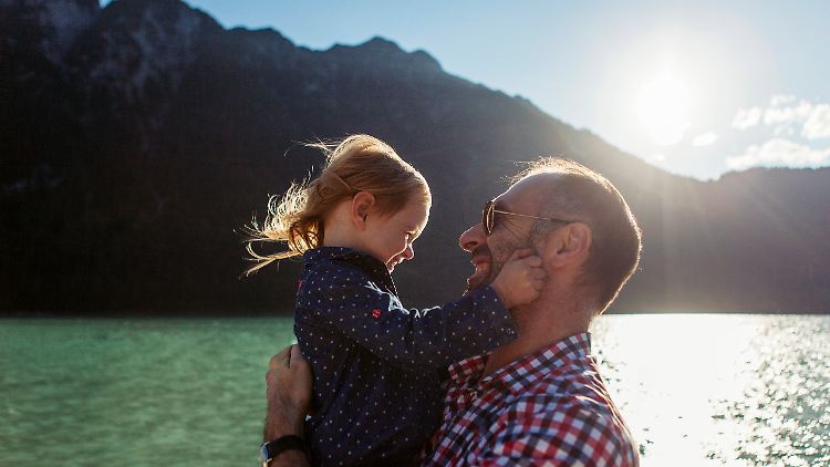 Auch Männer wünschen sich ein Leben mit Kindern.
