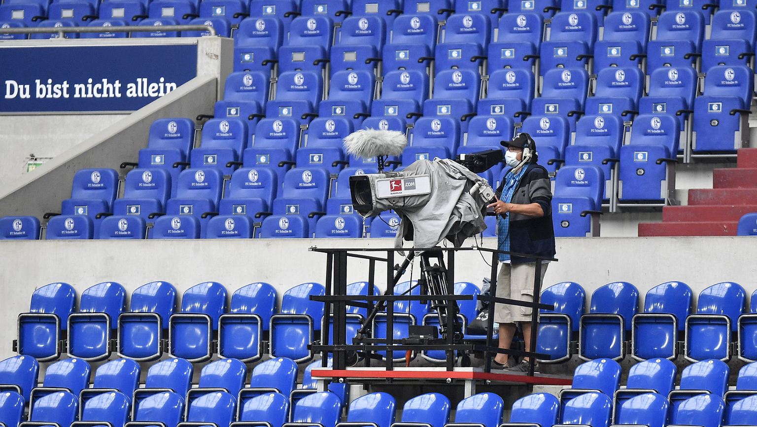 Eine Bundesliga Saison geht nun - Corona-bedingt - ohne Fans und Stadionstimmung zu Ende. 
