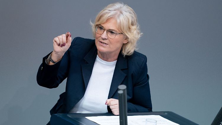 Lambrecht will mit dem geplanten Gesetz die Strafverfolgung im Internet stärken. 