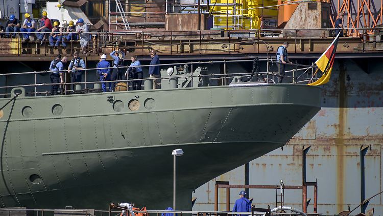  Die Bundeswehr will nicht zahlen - sie geht davon aus, dass alle Dockkosten bereits gegenüber dem früheren Generalauftragnehmer, der Elsflether Werft, beglichen worden sind. 