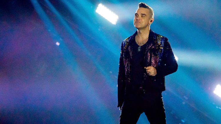 Mittendrin statt nur dabei: Robbie Williams.