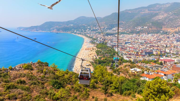 Muss derzeit ohne deutsche Urlauber auskommen: Der Kleopatra-Strand in Alanya, Provinz Antalya.