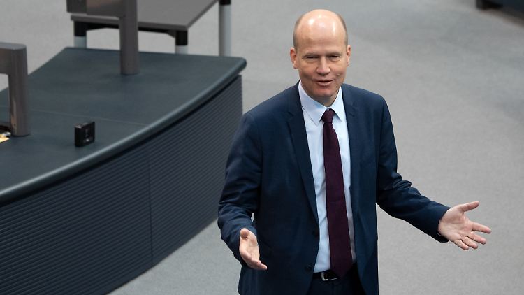Der Vorschlag von Brinkhaus sieht ab einer Zahl von 750 Abgeordneten eine Kappung vor.