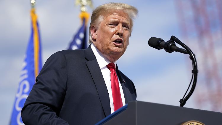 Trump bezeichnete seine in dem Video zu sehenden Anhänger als "tolle Leute" und dankte ihnen. 
