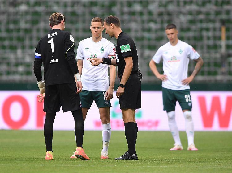 Dankert hat beim Bremer Abstiegsendspiel alles im Griff.