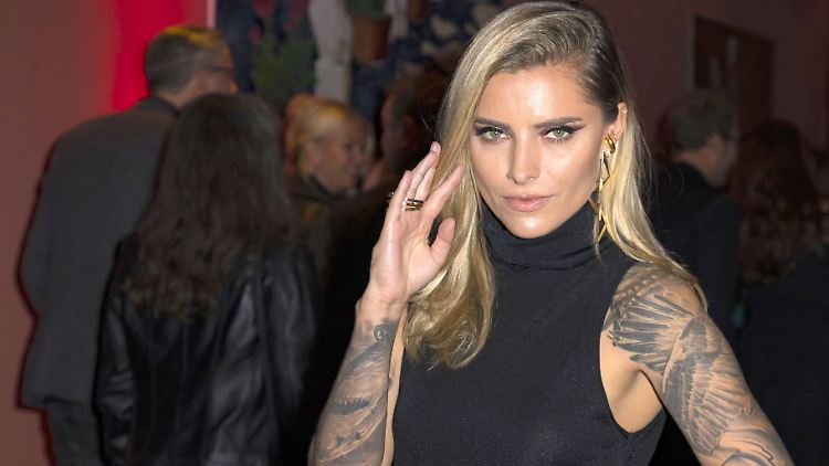 Sie nimmt uns mit an den Strand: Sophia Thomalla.