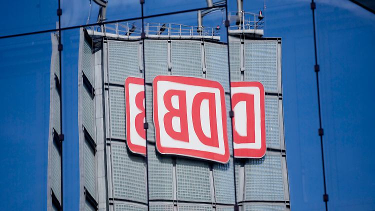 Zu dem Vorwurf der Geld-Verschiebung äußerte sich die Deutsche Bahn AG nicht.