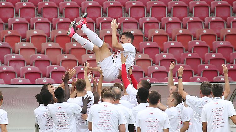 Gomez als Held: Seine Stuttgarter feiern ihn zum Karriereende.