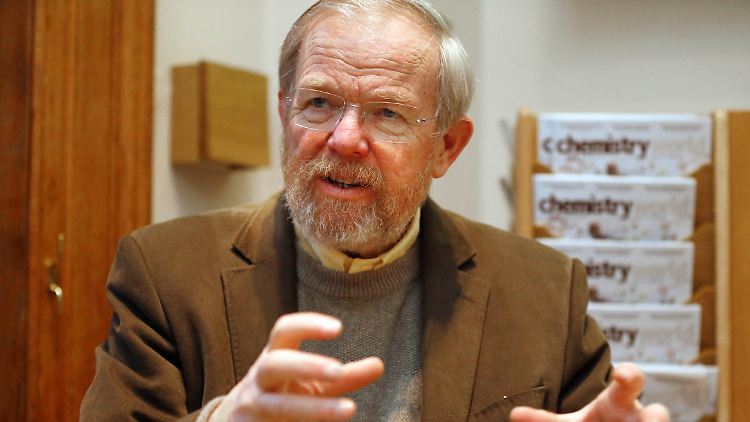 Bill Bryson versteht es hervorragend, die Leserschaft gleichzeitig zu unterhalten, zu amüsieren und zu informieren.