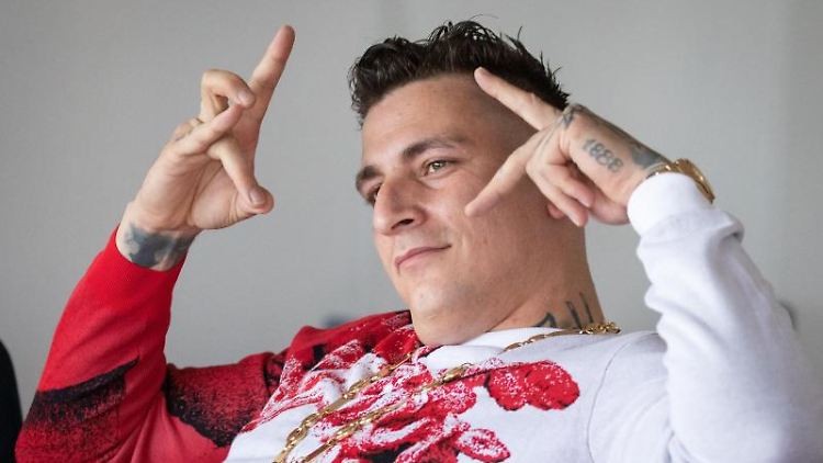 Am ersten Prozesstag provozierte Gzuz den Richter noch durch Gesten.