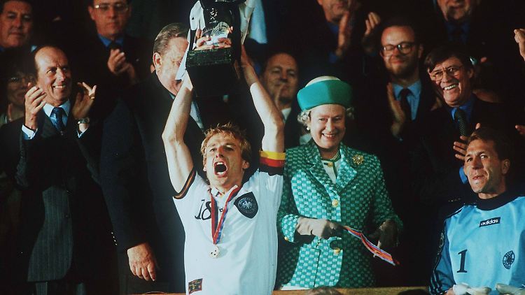 Über Klinsmanns Jubel freut sich sogar die Queen.