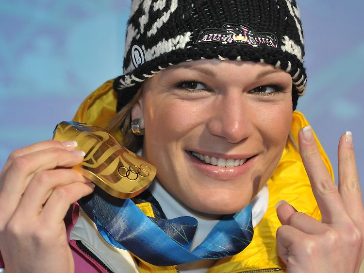 Skirennläuferin Maria Riesch setzte sich in der Damen-Wahl knapp vor Biathletin Magdalena Neuner durch.