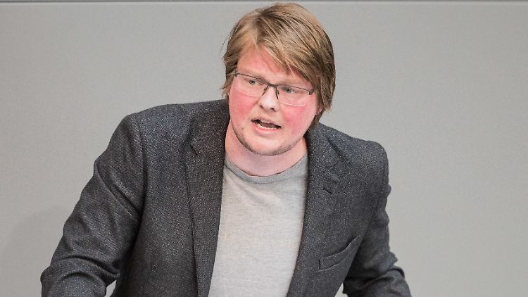 Der Linken-Politiker erhob im April 2019 Organklage gegen Bundestagspräsident Wolfgang Schäuble, der im Bundestag das Hausrecht und die Polizeigewalt ausübt. 