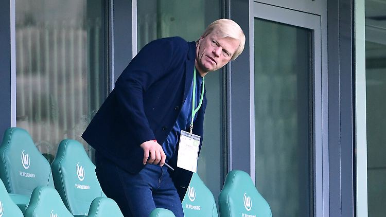 Oliver Kahn vom FC Bayern will auf dem Transfermarkt Vorsicht walten lassen.