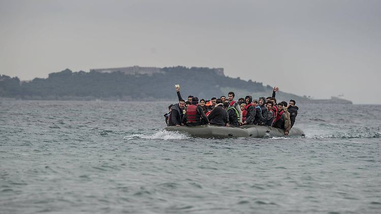 Die knapp drei Kilometer lange Barriere soll Boote aufhalten.