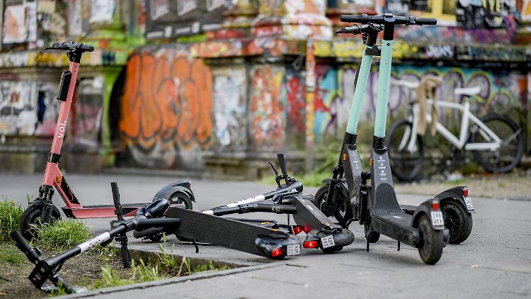 Ein Mensch ist im ersten Quartal bei einem Unfall mit einem E-Scooter ums Leben gekommen.