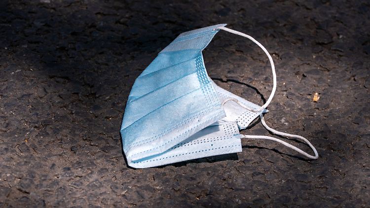 Auch angesichts drohender Grippewellen dürften Gesichtsmasken noch lange zum Alltag gehören. 