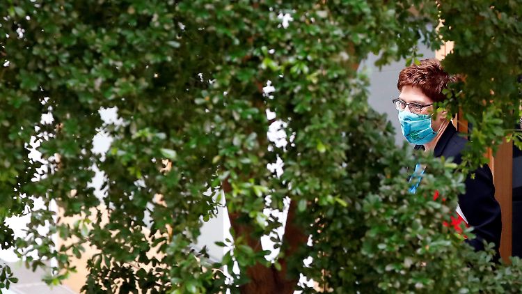 Kann nicht ausschließen, dass der Sprengstoff gestohlen wurde: Verteidigungsministerin Annegret Kramp-Karrenbauer.