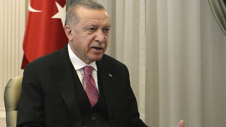 Erdogan gab an, seine Familie sei in Online-Netzwerken beleidigt worden.