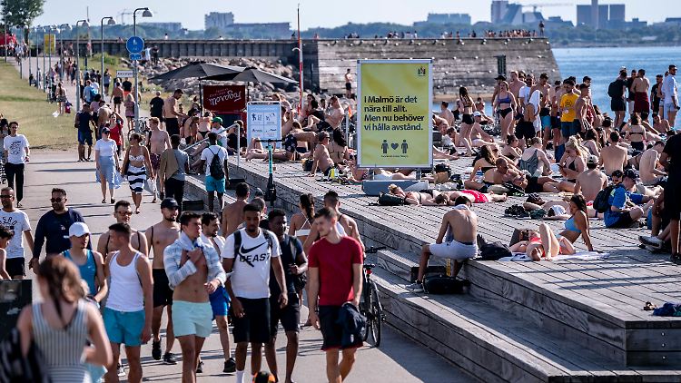 Schweden setzte vor allem auf Eigenverantwortung der Bevölkerung - eine Studie zweifelt nun an der "Robustheit" eben dieser.