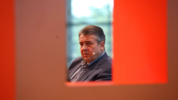 Kassierte monatlich rund 10.000 Euro von Tönnies: Sigmar Gabriel.