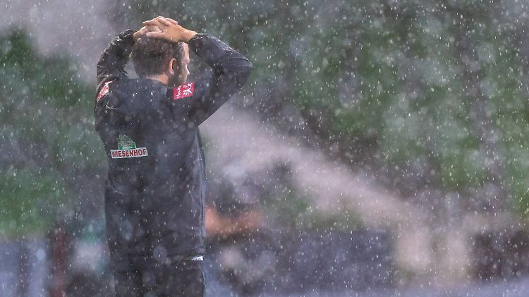 Wurde sprichwörtlich im Regen stehen gelassen, der Florian Kohfeldt.