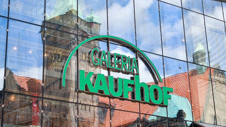 Unter anderem das Kaufhaus in Chemnitz bleibt bestehen.