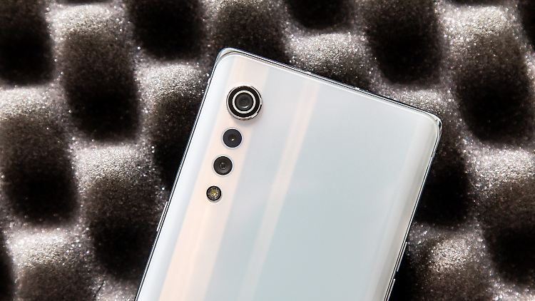 Das LG Velvet hat seinen Namen von der seidig glänzenden Rückseite.