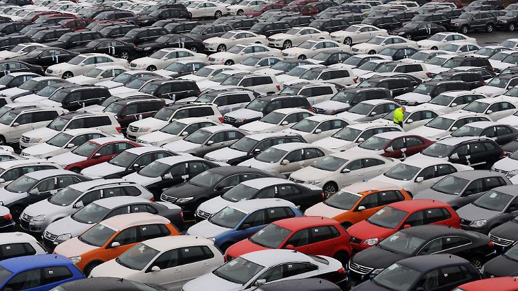 Der weltweite Einbruch der Pkw-Nachfrage setzt den Autobauern schwer zu