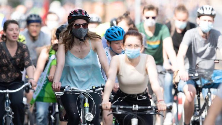 Derzeit besteht keine generelle Maskenpflicht beim Fahrradfahren in Deutschland.