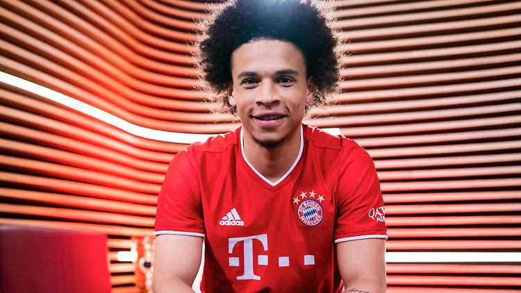 Leroy Sané wechselt nach langen Verhandlungen zum FC Bayern.