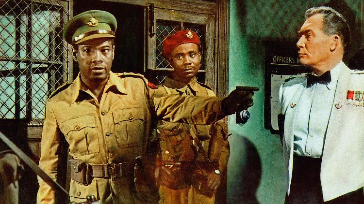 1964 spielte Earl Cameron (links) bei dem Film "Schüsse in Batasi" mit.