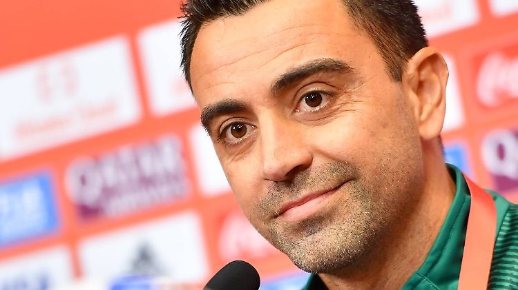 Xavi ist entweder doch länger Trainer in Katar - oder wird teurer für seinen FC Barcelona.
