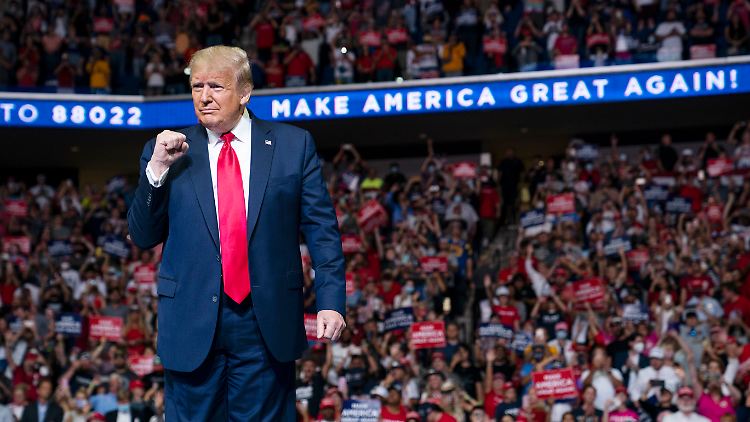 Die Demokraten werfen Trump vor, im Kampf gegen die Pandemie aufgegeben zu haben.