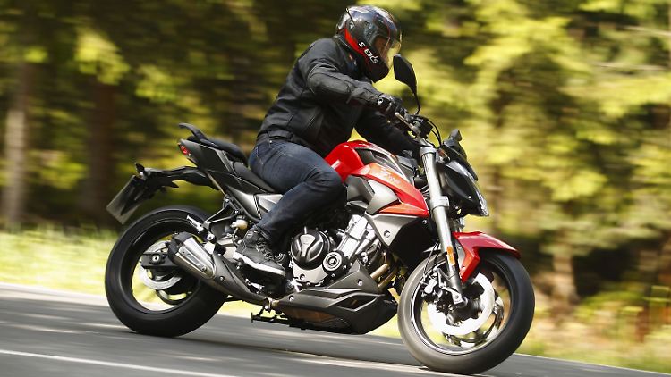 Eine Stufe über der 300 steht die 500 R mit 44 PS für etwa 4900 Euro.