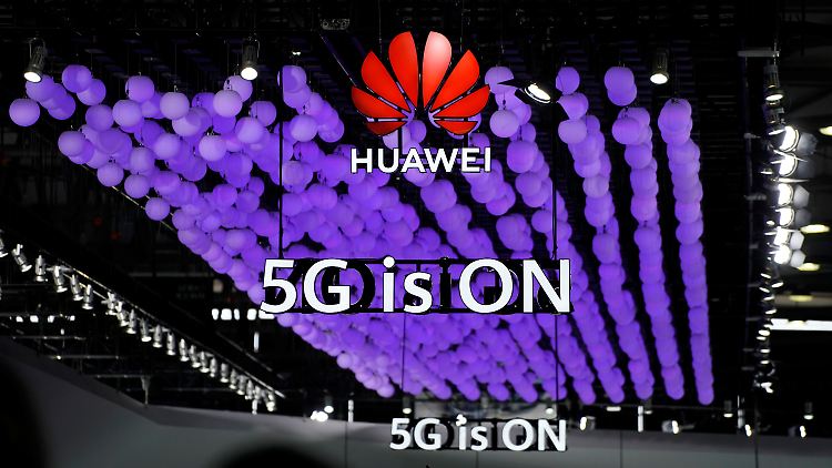 Großbritannien will den chinesischen Konzern Huawei beim Ausbau des 5G-Mobilfunknetzes ausschließen.
