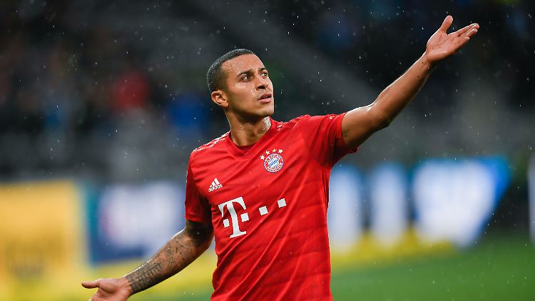 Wechselt Thiago bald vom FC Bayern zum FC Liverpool? Deren Trainer Jürgen Klopp will ihn unbedingt haben.