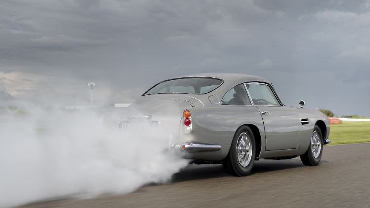 Der Aston Martin DB5, den die Briten als James-Bond-Replika aufgelegt haben, kostet 3,6 Millionen Euro.