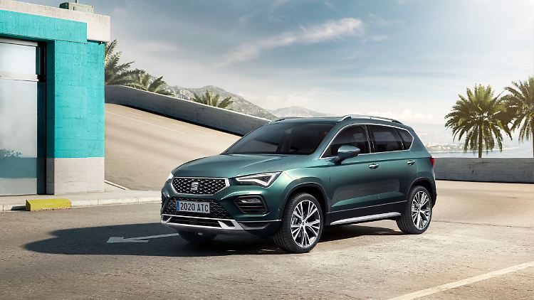 Zum neuen Seat Ateca gehören auch serienmäßige Voll-LED-Scheinwerfer und LED-Heckleuchten sowie dynamische Blinker.