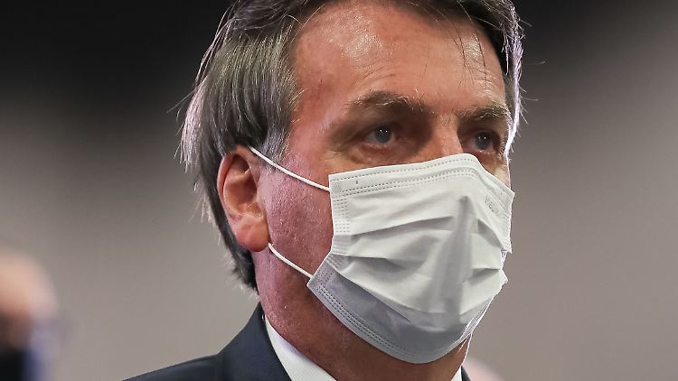 Zur Verbeugung bereits Hydroxychloroquin genommen: Brasiliens Präsident hält die Corona-Erkrankung für eine "leichte Grippe".