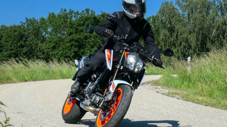 Die KTM 890 Duke R ist die perfekte Kreuzung zwischen Lämmchen und Wolf.