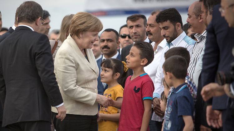 Bundeskanzlerin Merkel beim Besuch eines Flüchtlingscamps in der Türkei im April 2016.